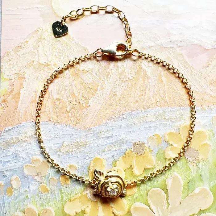 Bracelet doré à fleur de Rose