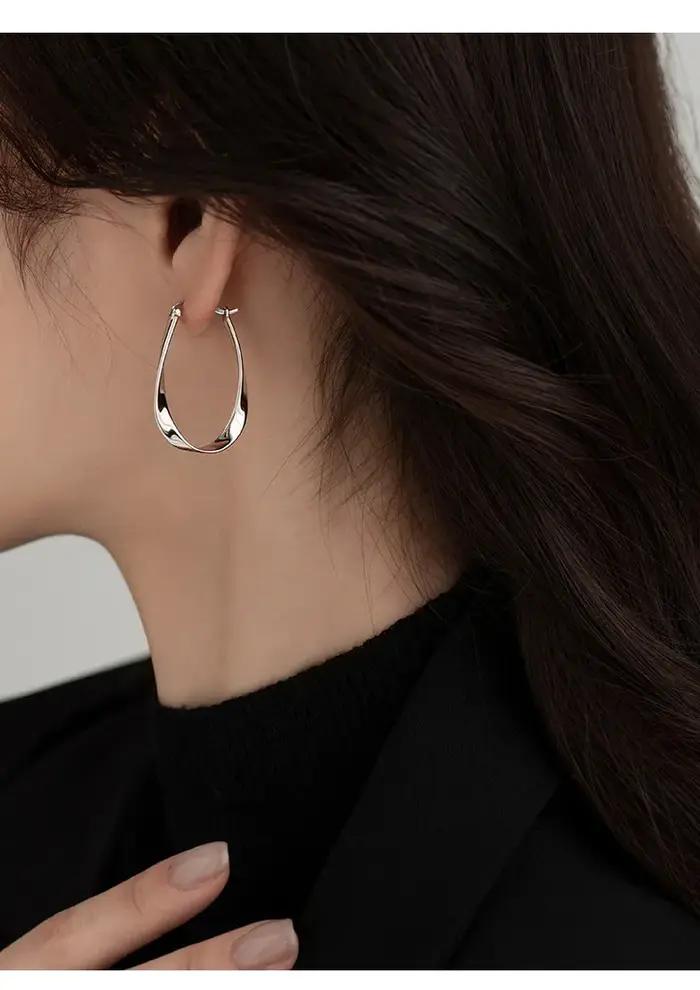 Boucles d'oreilles suspendues torsadées géométriques en argent 925 serties de zirconium pour femmes occasions spéciales cadeaux anniversaire moderne élégant