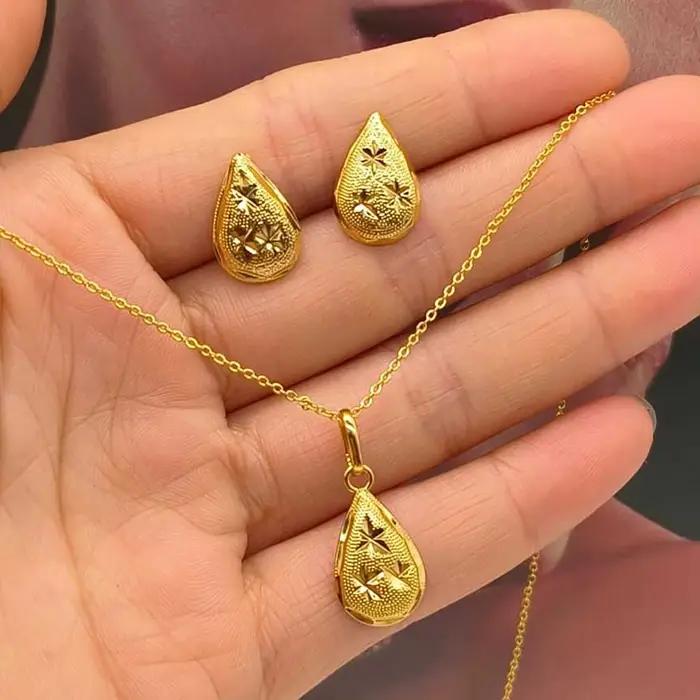 Ensemble de bijoux couleur or exquis pour fête