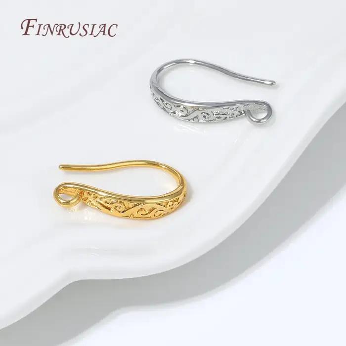 Crochets d'oreille gravés plaqués or 18 carats