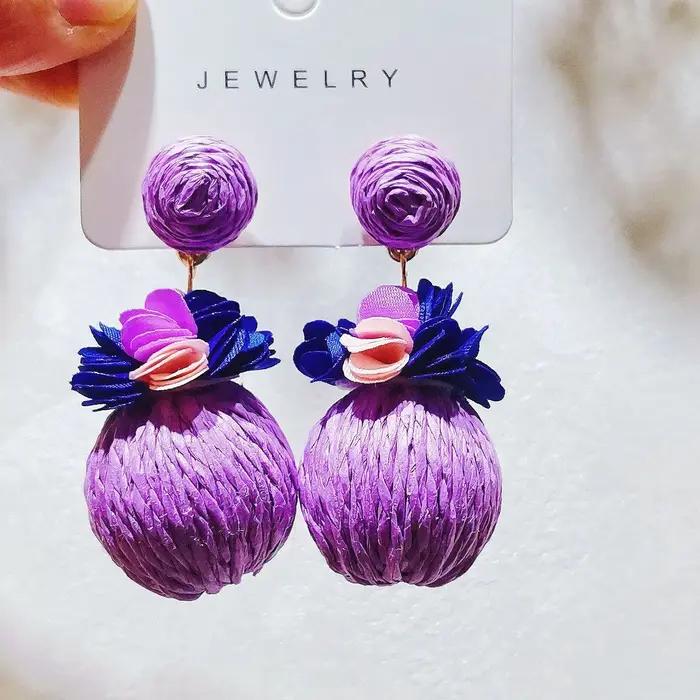 Boucles d'oreilles bohèmes Rafia sphériques à fleurs colorées