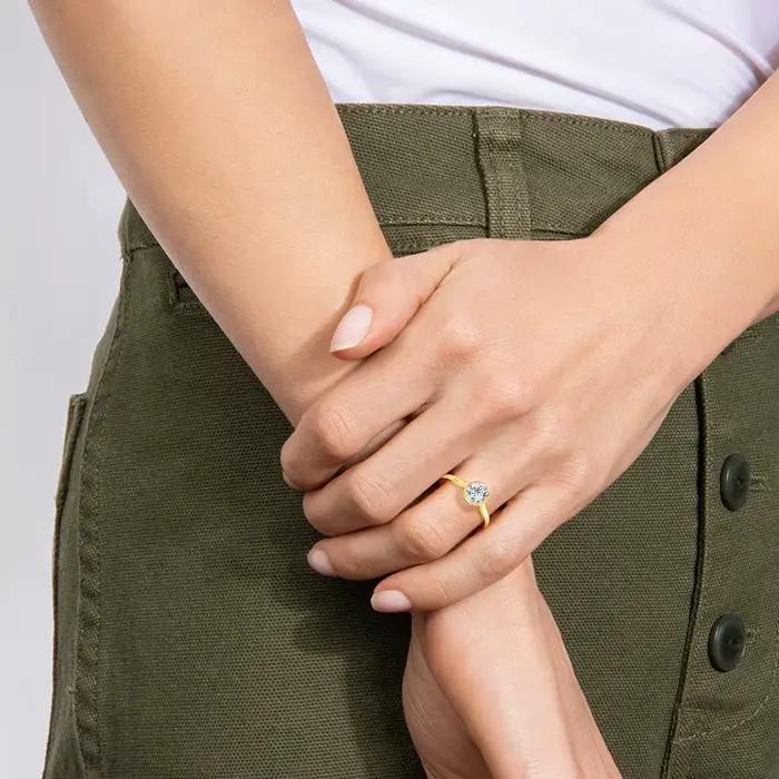 Bague de fiançailles classique en or jaune 14K pour femmes