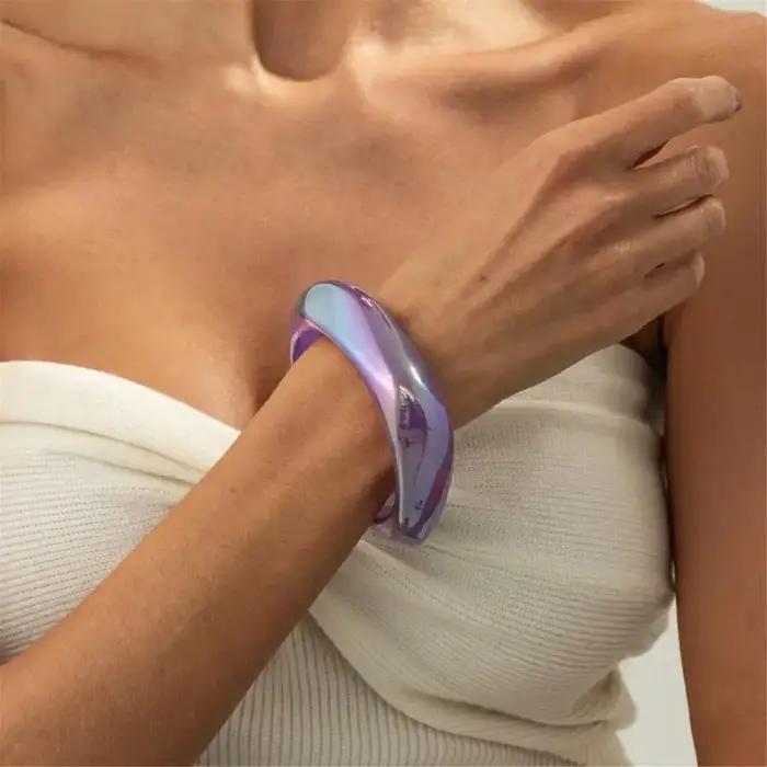 Bracelet géométrique en résine avec design tourbillon nacré coloré pour femmes, élégant et confortable pour toutes les occasions spéciales
