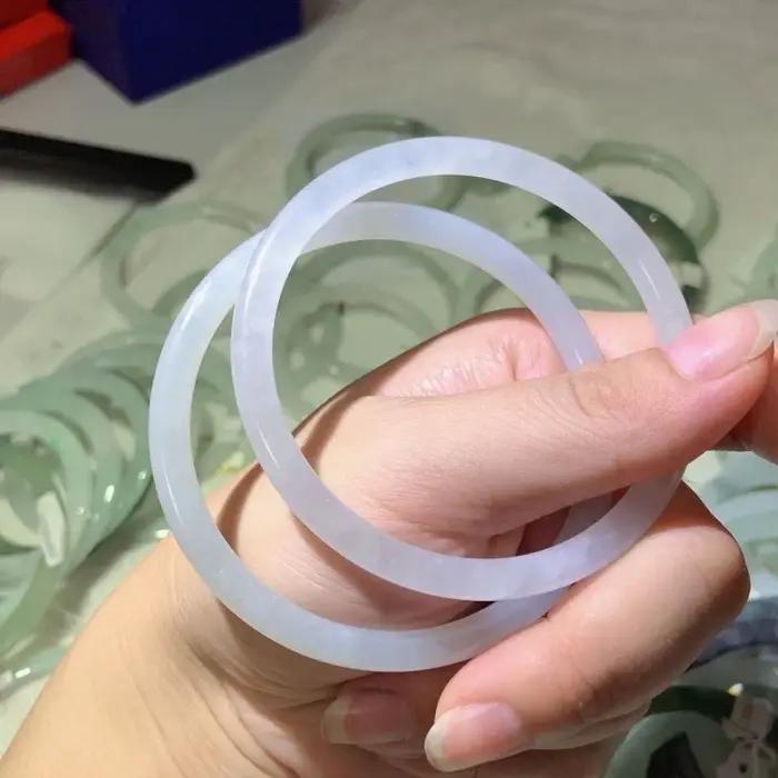 Bracelet jingle en jade du Myanmar