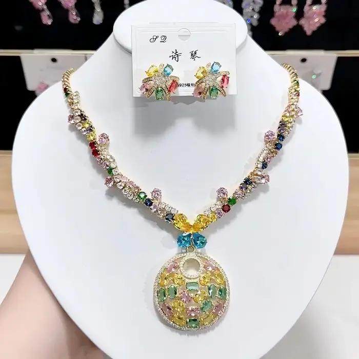 Nouvel ensemble tendance de collier et boucles d'oreilles rondes en zircon de luxe INS coloré