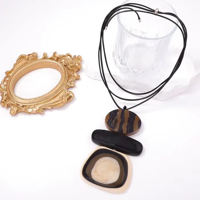 Collier pendentif géométrique en résine style ethnique vintage doré pour femmes occasions spéciales