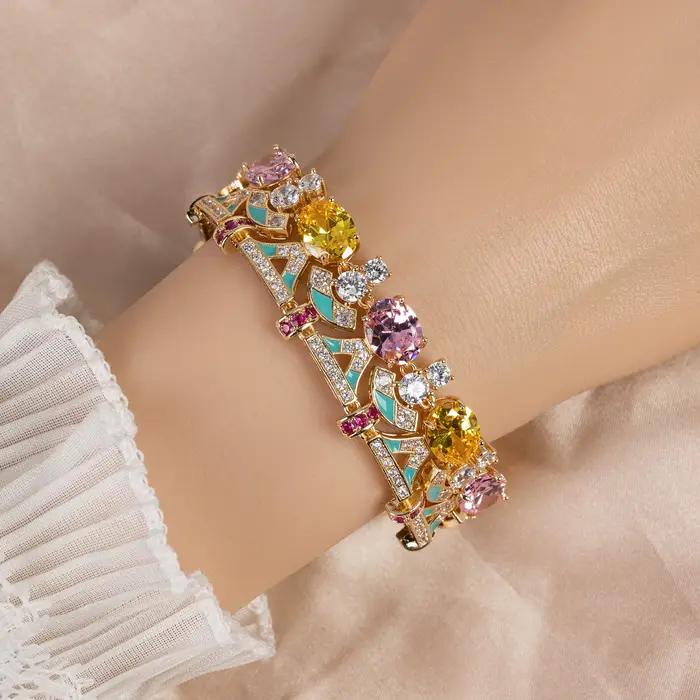 Bracelet à fermoir géométrique en zircon rose pour femme accessoire de mode chic et moderne polyvalent pour diverses occasions et styles