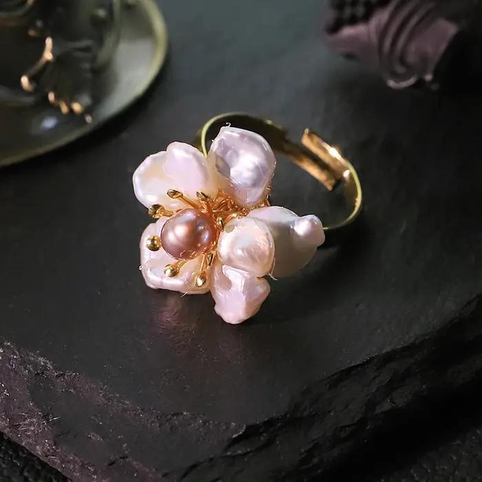 Bague baroque en perles d'eau douce naturelles