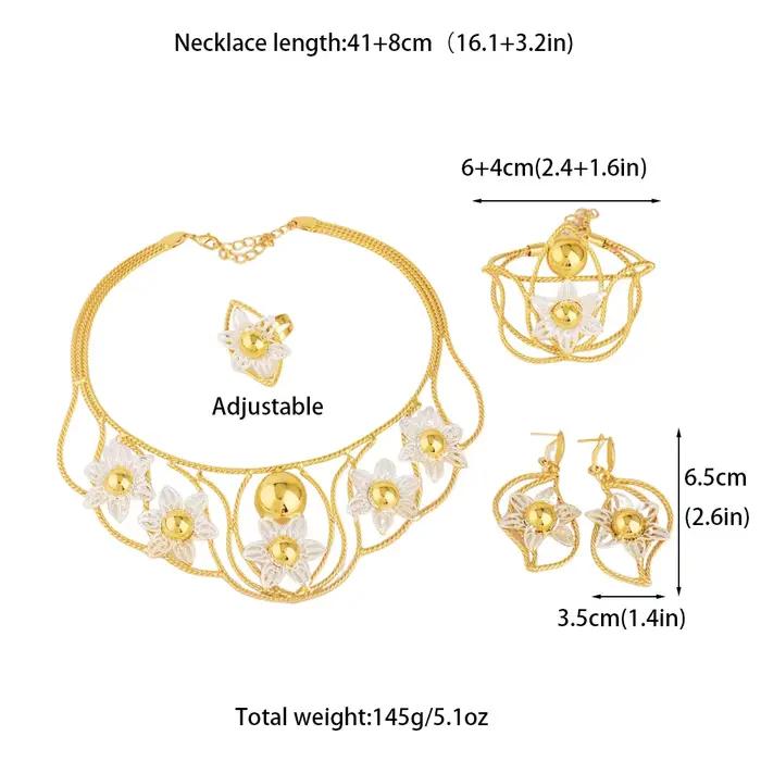 Ensemble de bijoux dorés élégants pour femmes, collier de fleurs, bracelet, bague et boucles d'oreilles pour occasions spéciales comme le mariage, Pâques et les anniversaires