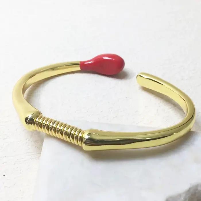 Le nouveau bracelet de perles rouges exquis d'Espagne 2025 : un mélange personnalisé de design de niche et de texture vintage