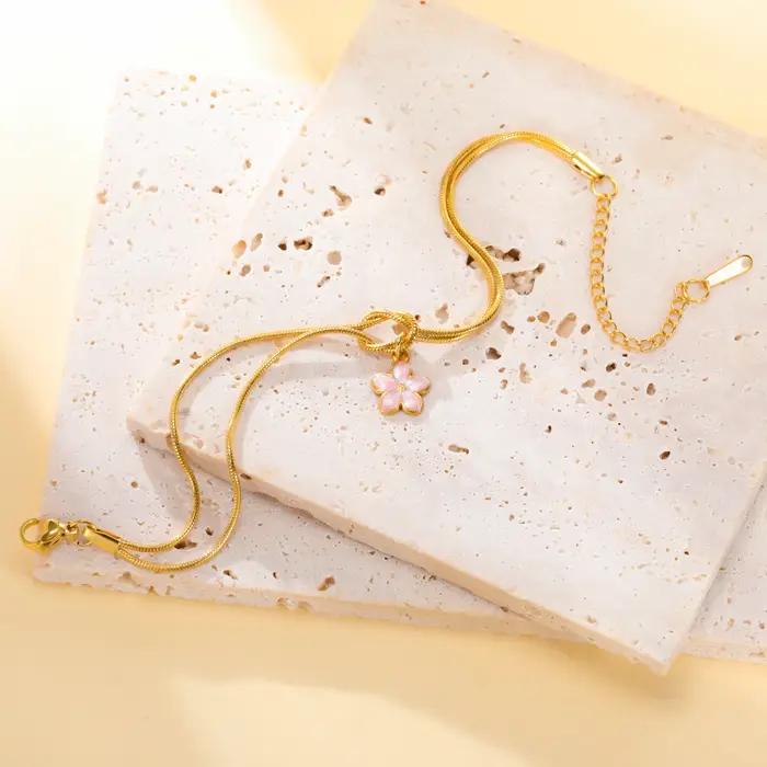Bracelet à breloques en forme de fleur en émail pour femmes