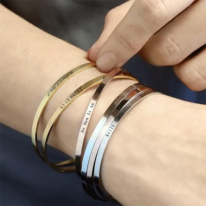 Bracelets de manchette avec phrase personnalisée pour femmes et hommes