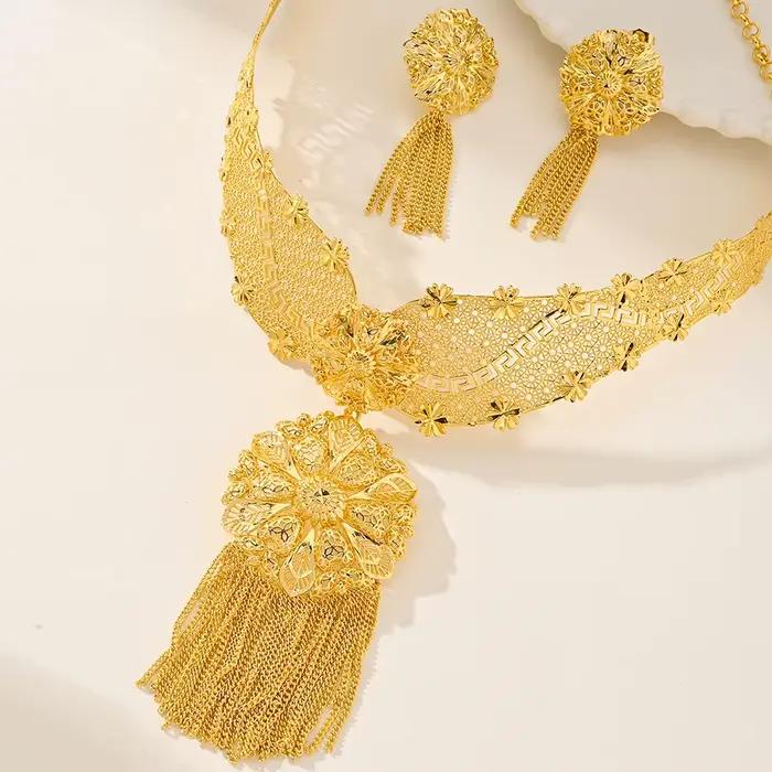 Ensemble de bijoux africains en métal doré collier et boucles d'oreilles pour femmes occasions spéciales mariage banquets anniversaires
