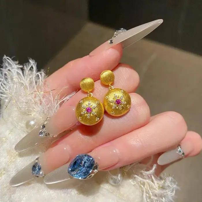 Boucles d'oreilles classiques en étoile brossée