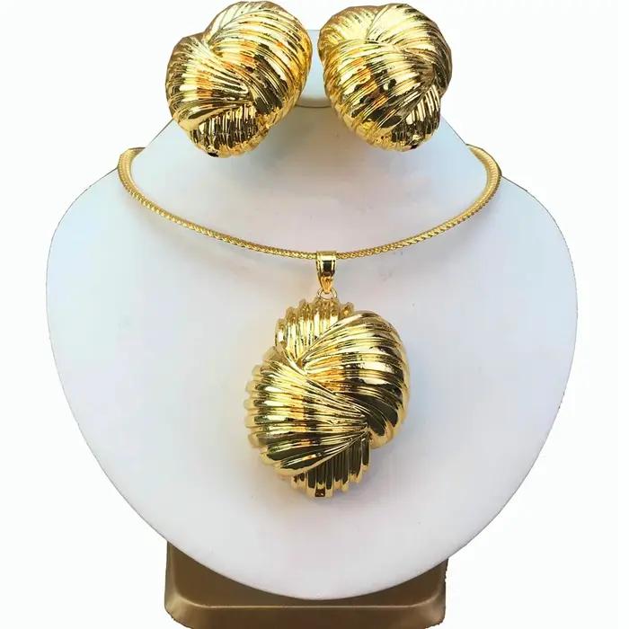 Grands ensembles de pendentifs énormes pour femmes