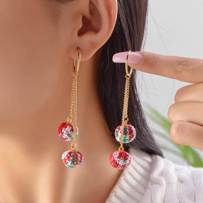 Boucles d'oreilles longues à pampilles en fausse fourrure pour femmes, boule de cheveux colorée créative suspendue, bijoux de Festival du nouvel an