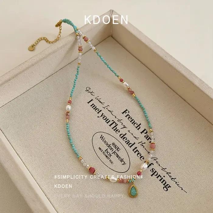 Collier en pierre naturelle avec pendentif goutte d'eau en alliage de cuivre doré pour femmes élégantes pour les soirées et occasions spéciales