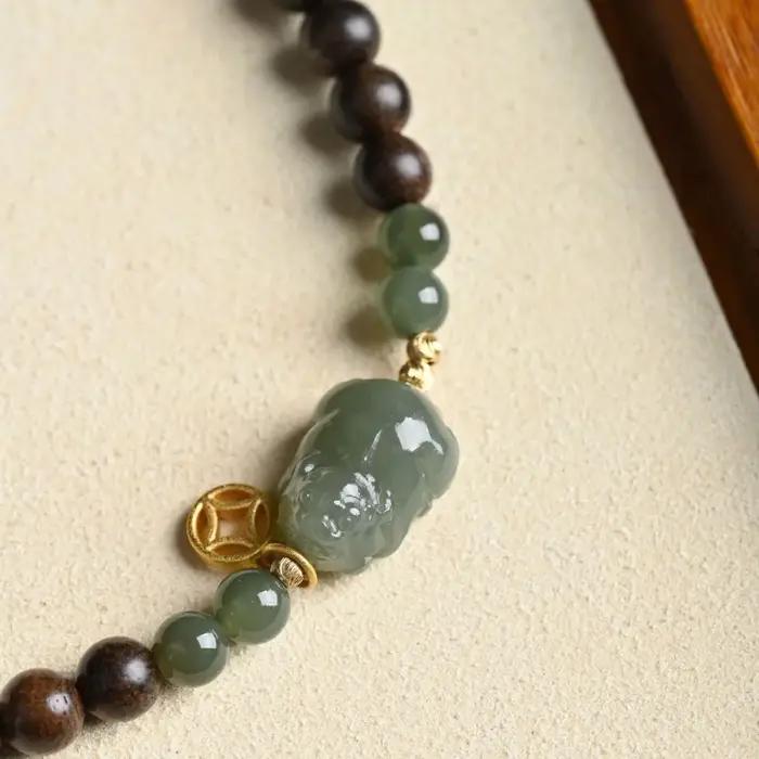 Bracelet vietnamien Phuoc en bois d'agar et jade Hetian plié pour femmes, élégant et symbolique bijou de collection pour occasions spéciales