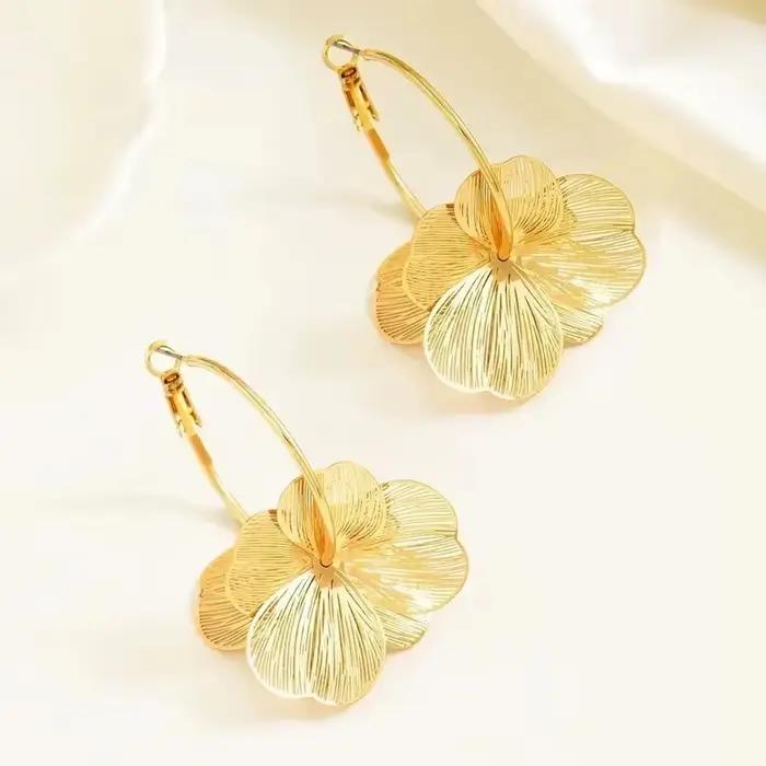 Boucles d'oreilles pendantes en forme de fleur et de papillon