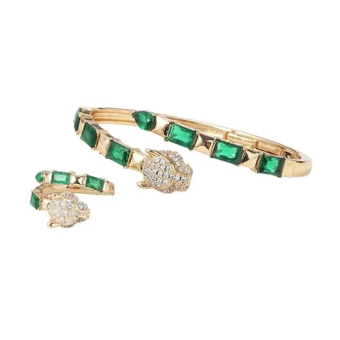 Ensemble de bagues et Bracelet léopard de luxe