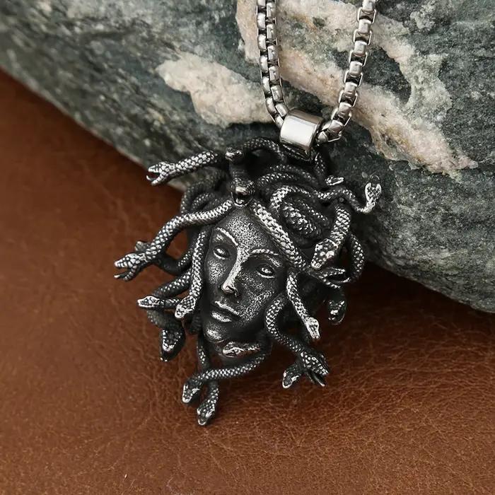 Collier Méduse Gothique Unique pour Hommes et Femmes