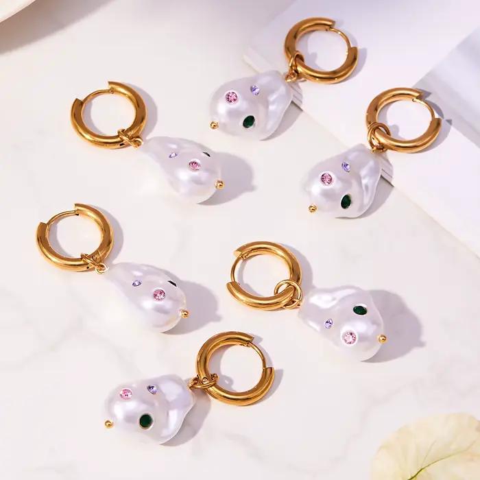 Boucles d'oreilles créoles en acier inoxydable plaquées or avec perles baroques et zircon pour femmes occasions spéciales