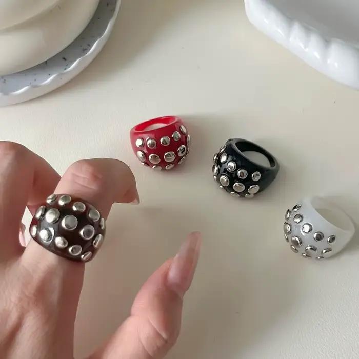 Nouvelle bague punk irrégulière à rivets, épaisse et géométrique, en résine lisse vintage, idéale pour les cadeaux