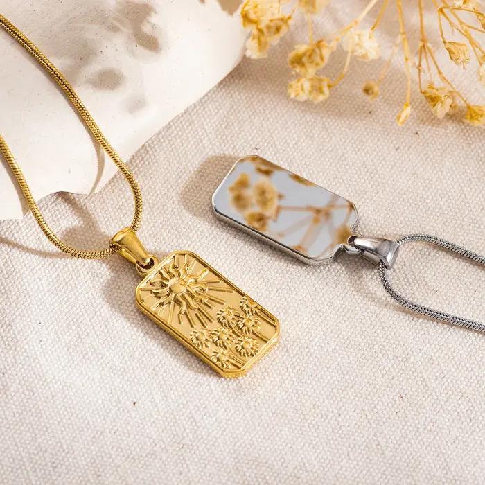 Collier pendentif soleil et floral