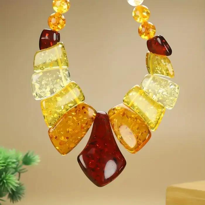 Nouveau collier ambre de cire d'abeille élégant et à la mode