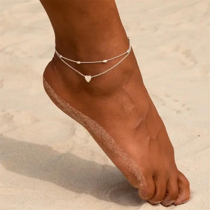 Bracelet de cheville en forme de cœur élégant pour femmes, bijou de cheville en métal or rouge à porter pour diverses occasions spéciales