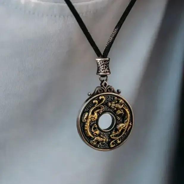 Bête de bon augure courageux paix boucle Fortune hirondelle or
