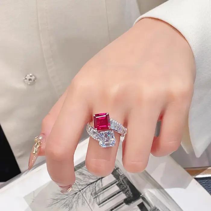 Collier pendentif luxueux en corindon rouge pour femme - Un ensemble de bijoux en rubis synthétiques cultivés pour une soirée élégante