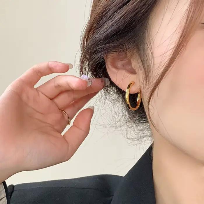 Boucles d'oreilles rondes simples et grandes pour femmes