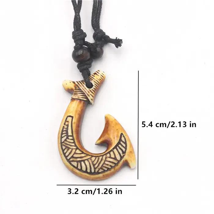 Collier à crochet de poisson de Maui - Pendentif spirale maori sculpté en résine