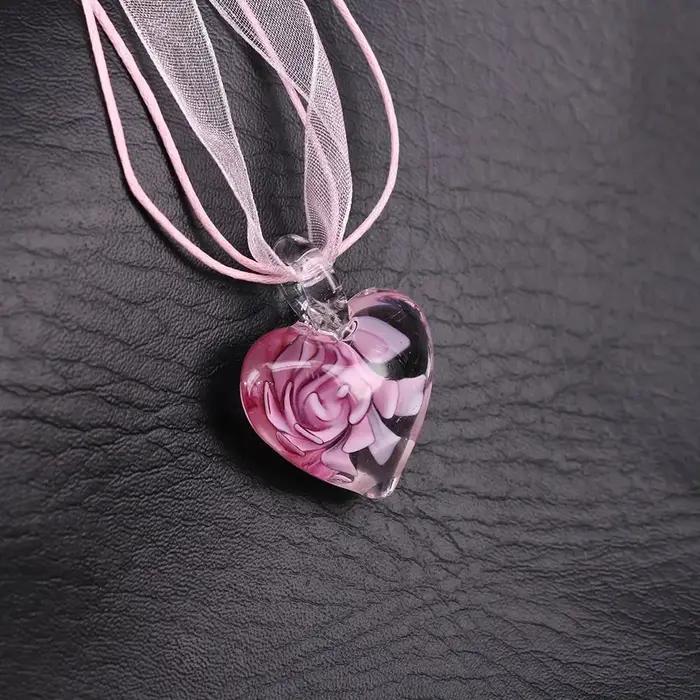 Collier Cadeau avec Ruban Incrusté, Pendentif Fleur, Pendentif Cœur en Verre