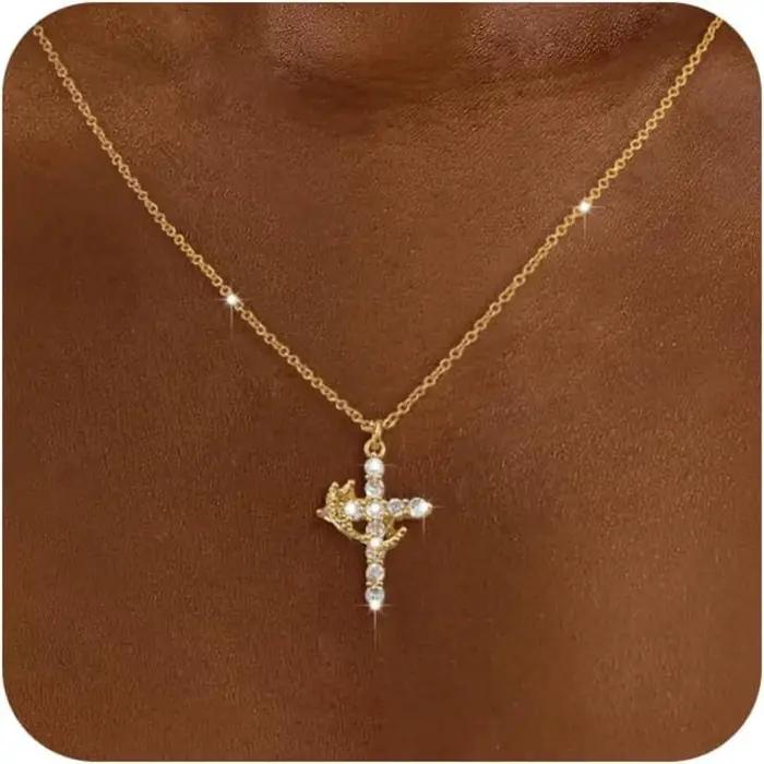 Collier croix en or 14 carats avec zircons cubiques pour femme élégant pour occasions spéciales comme anniversaire et cérémonies