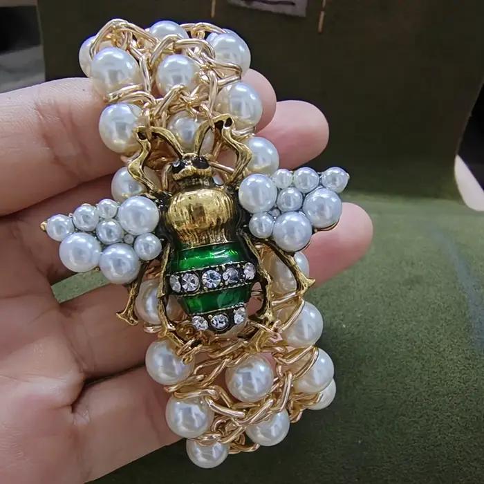 Bracelet d'abeille en perles élastiques bijou de luxe pour femmes cadeau pour occasions spéciales style moderne artisanat traditionnel