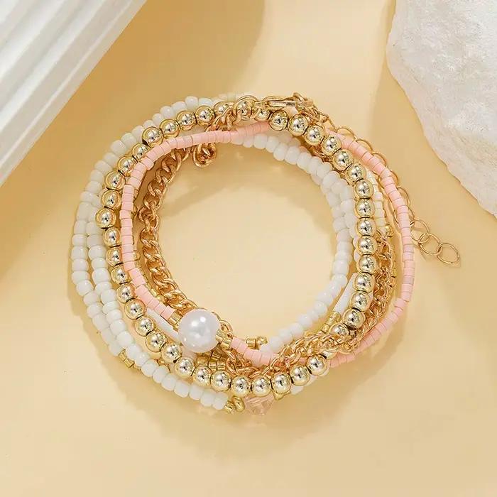Ensemble de bracelets bohémiens multicouches empilables pour femmes, chaînes de poignet colorées, perles mixtes, style bohème élégant pour occasions spéciales