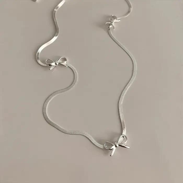 Collier à nœud minimaliste en argent sterling 925