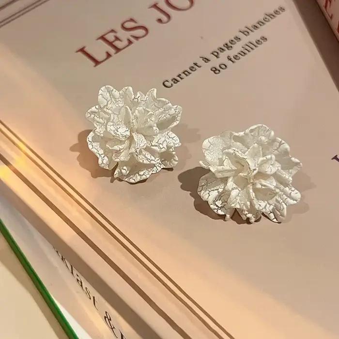 Nouvelles grandes fleurs blanches boucles d'oreilles pour femmes personnalité mode conception Unique Brincos bijoux de mariage en gros cadeau d'anniversaire