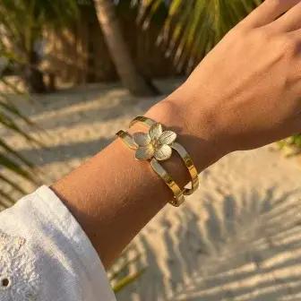 Bracelet élégant et délicat en acier inoxydable doré