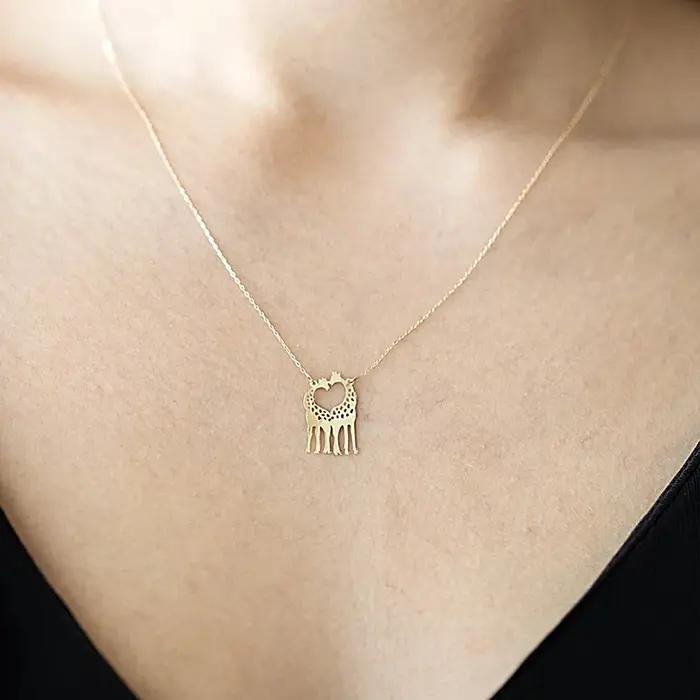 Collier en acier inoxydable avec pendentif animal de compagnie girafe et cœur pour femmes occasions spéciales