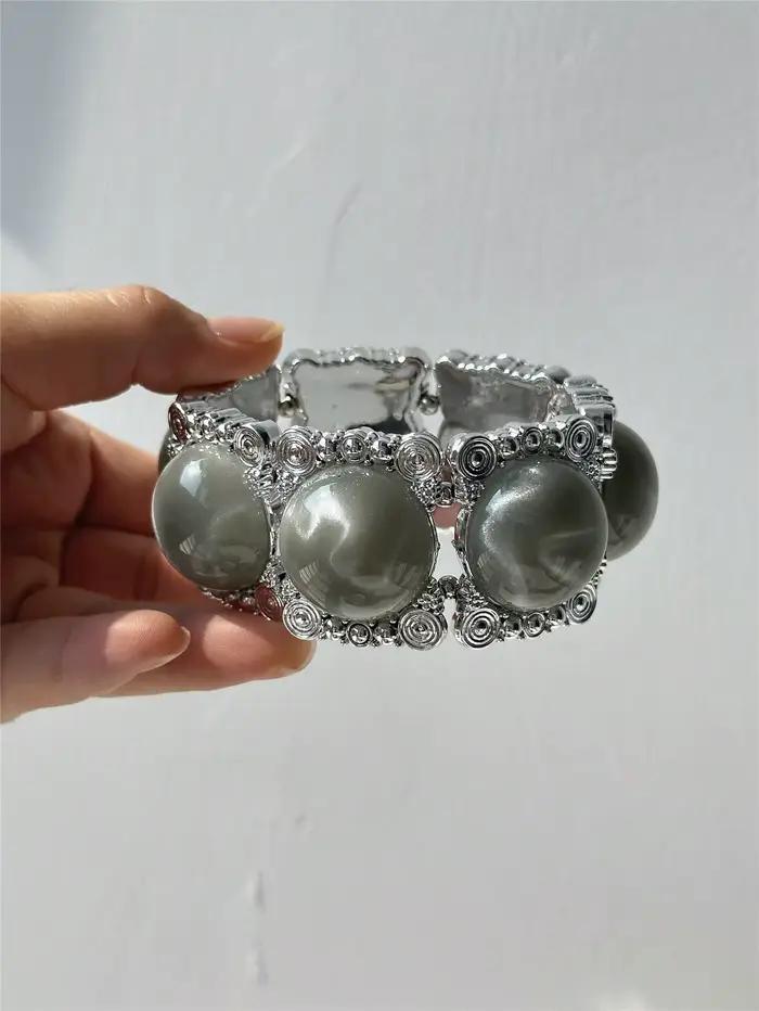Bracelet en résine gris-noir transparent d'inspiration rétro