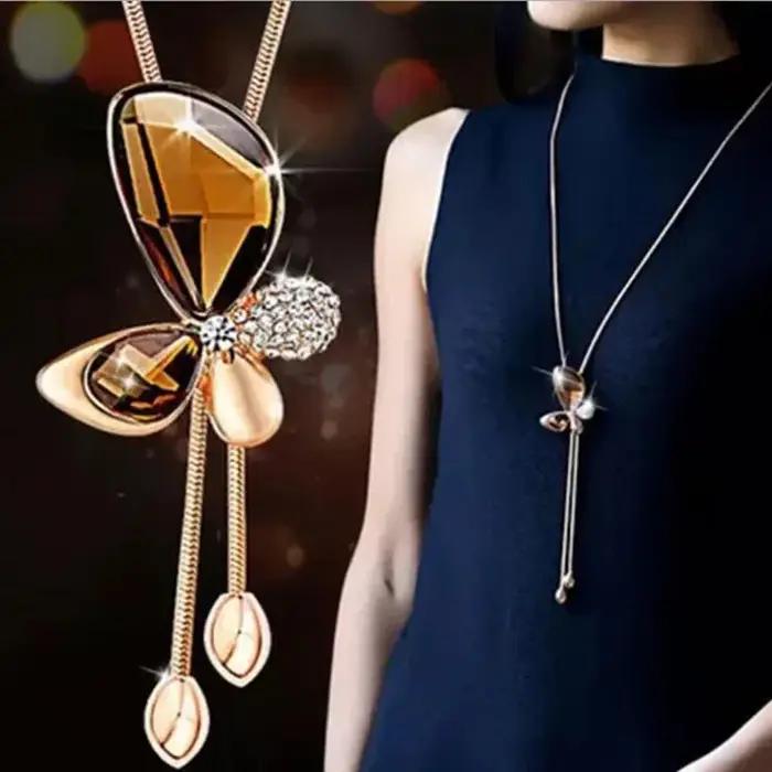 Collier papillon en cristal avec chaîne de serpent pour femmes, élégant pour soirées et occasions spéciales