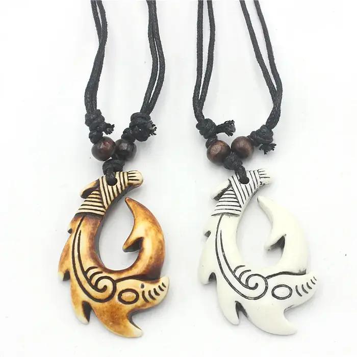 Collier à hameçon maori - Pendentif tribal sculpté en résine