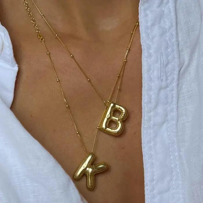 Collier avec initiales dorées pour femmes