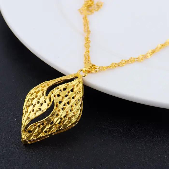 Ensemble de bijoux couleur or 24K