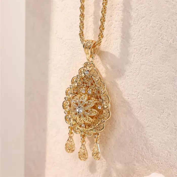 Collier de fleurs incrustées en forme de goutte d'eau pour femme