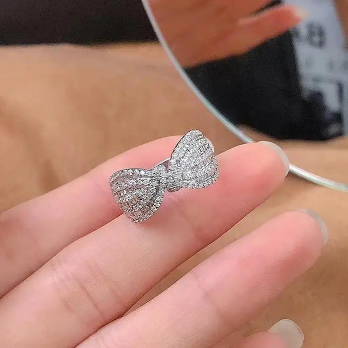Huitan – bague fantaisie avec nœud éblouissant