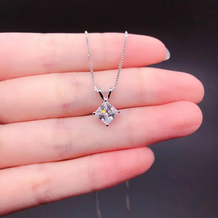 Collier de fiançailles en or blanc massif 18 carats pour femme